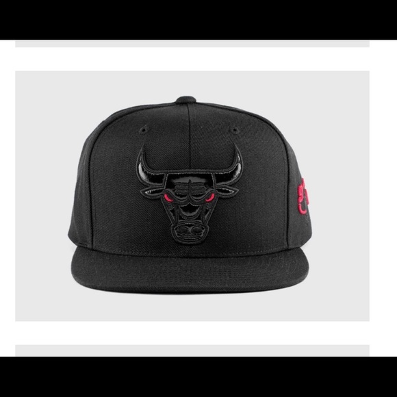 NWT Mitchell & Ness Chicago Bulls 72-10 Snapback - Picture 2 of 7